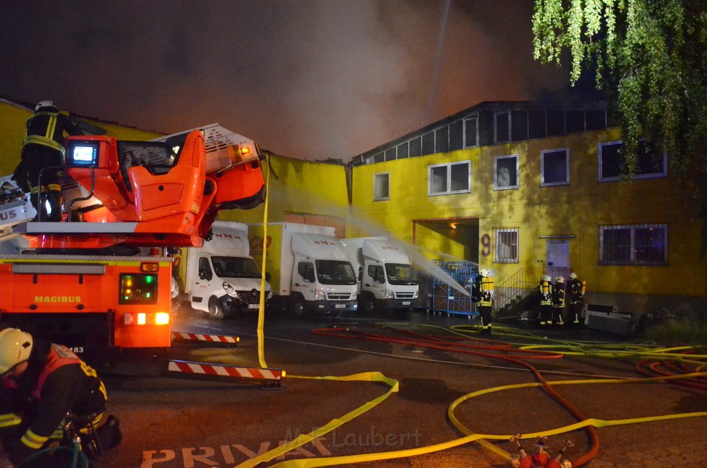 Grossfeuer Poco Lager Koeln Porz Gremberghoven Hansestr P179.JPG - Miklos Laubert